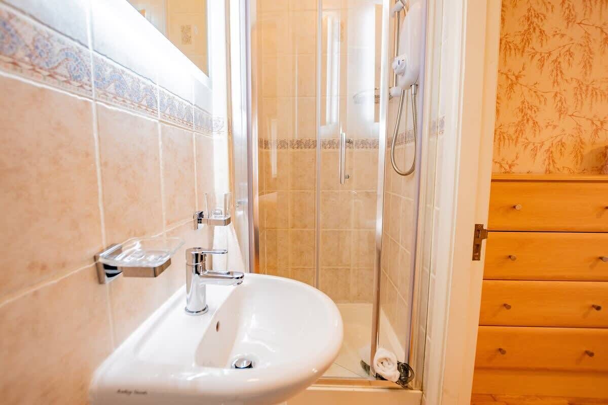 Bathtub, eco-friendly toiletries, hair dryer