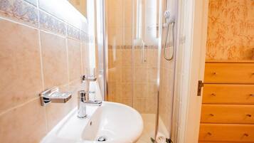 Bathtub, eco-friendly toiletries, hair dryer