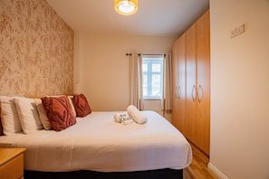2 bedrooms, iron/ironing board, travel cot, free WiFi