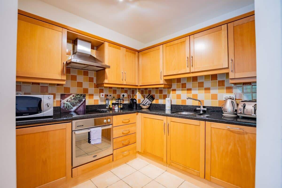 雪櫃、微波爐、焗爐、爐具