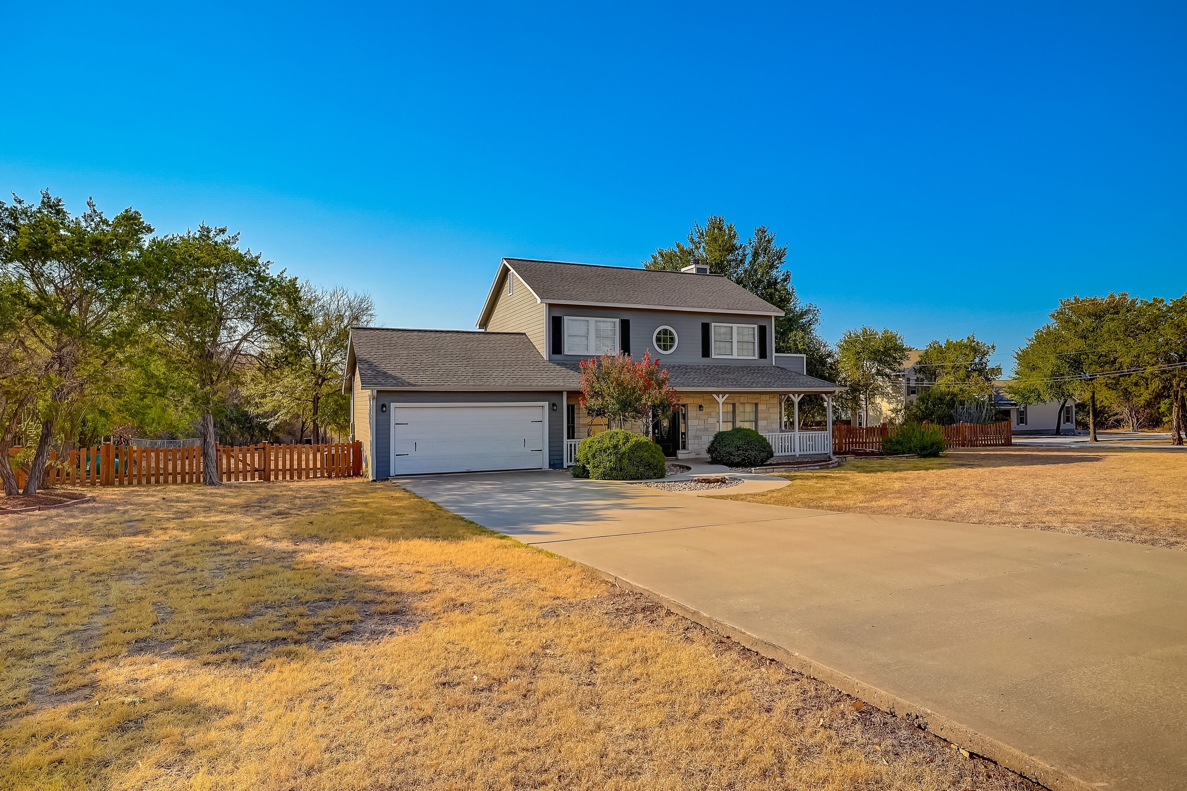 Updated dog-friendly charmer with expansive yard, full kitchen, W/D, and AC
