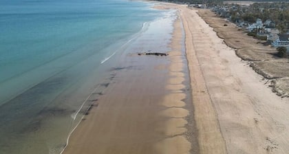 Dog-friendly cottage with deck & porch - walk to the beach, pier & town