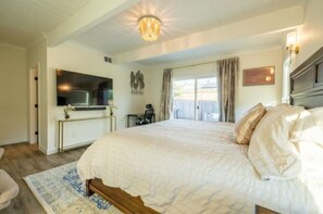 5 bedrooms, in-room safe, desk, iron/ironing board