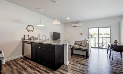 Top Floor Apartment Downtown Clarksville