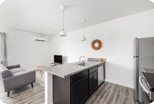 Top Floor Apartment Downtown Clarksville