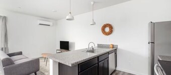 Top Floor Apartment Downtown Clarksville