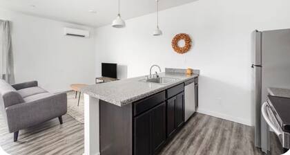 Top Floor Apartment Downtown Clarksville