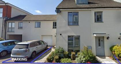 Superbly located 3 bedroom luxury house in Cheswick Village