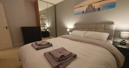 Superbly located 3 bedroom luxury house in Cheswick Village