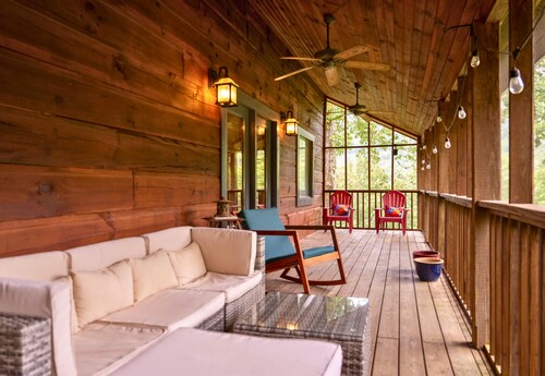 Family-Friendly Lodge: Rustic Charm, Near Chattanooga!