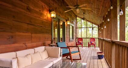 Family-Friendly Lodge: Rustic Charm, Near Chattanooga!