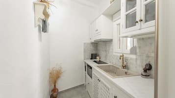 Family Apartment | Private kitchen | Mini-fridge, oven, stovetop, espresso maker
