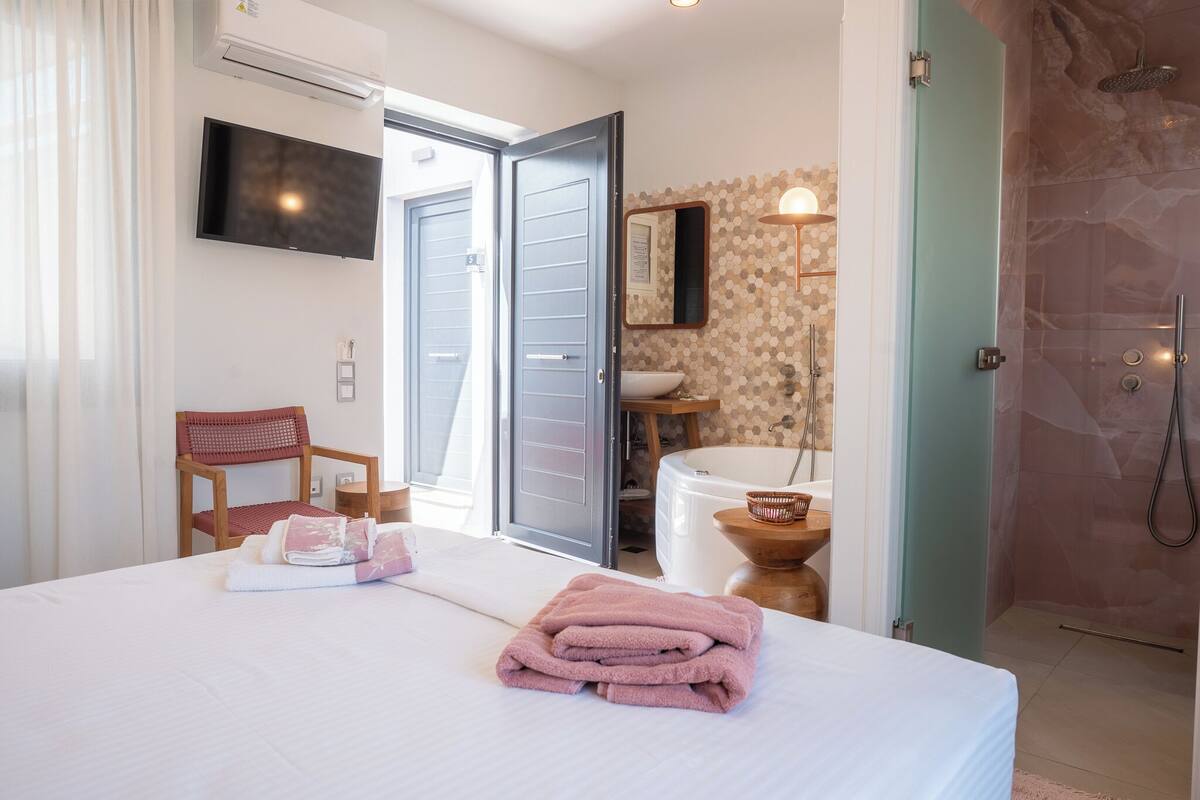 Honeymoon-Studiosuite, Whirlpool, Bergblick