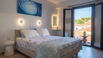 Luxury Room, 1 Queen Bed, Kitchen, Hill View | Egyptian cotton sheets, premium bedding, memory foam beds