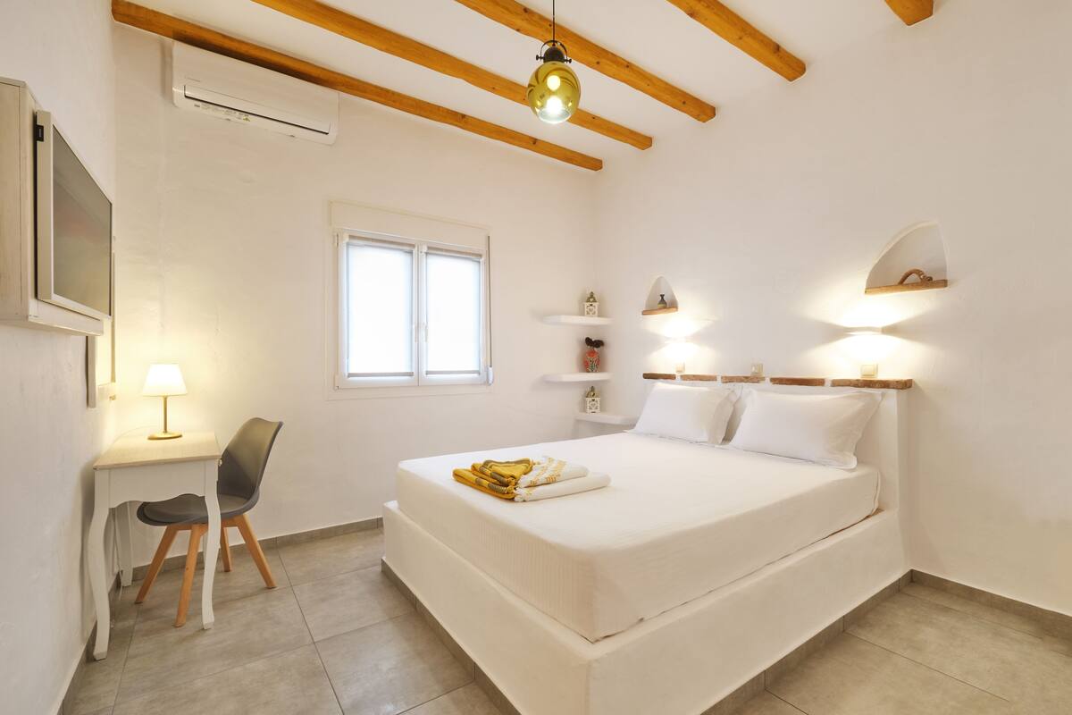Family Apartment | 2 bedrooms, premium bedding, individually decorated, desk