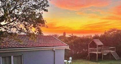 Studio13 New! Pool Braai Parking WiFi & Kitchen