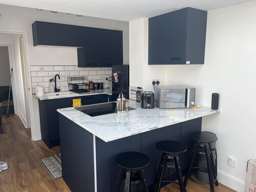 Newly Refurbished 1-bed Apartment in Croydon Se25