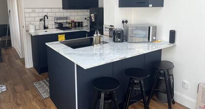 Newly Refurbished 1-bed Apartment in Croydon Se25