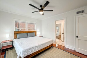 2 bedrooms, desk, iron/ironing board, travel crib - 1709 Maryland 2KING/1BA Bottom Apt Duplex Pets Ok!
10 FURNISED APARTMENTS ONSITE (Houston)