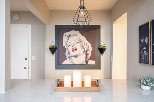 ATL downtown 2BR King Bed FREE parking