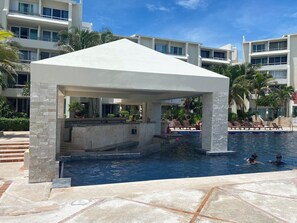 Pool - Lagoon View Condo in the Hotel Zone (Cancún)
