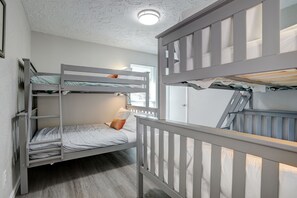 3 Schlafzimmer, Schreibtisch, Bügeleisen/Bügelbrett, kostenloses WLAN
