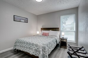 3 bedrooms, desk, iron/ironing board, free WiFi