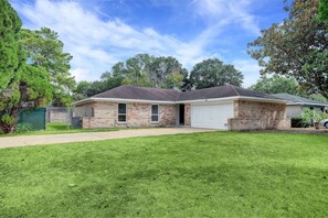 Exterior - Space & Shore Retreat/3BR Near NASA & Kemah (Houston)