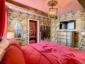 6 slaapkamers, een bureau, reisbedje, wifi