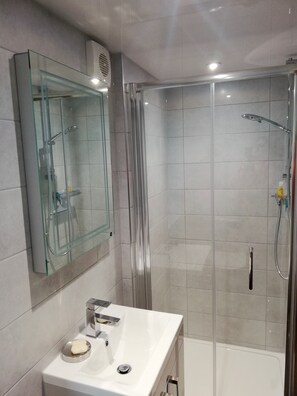 Shower, hair dryer, towels, soap - Idyllic Rural Cottage with great panoramic views - 5 min from Laxey (Agneash)