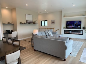 Smart TV, fireplace, video games, offices - New Constructed Home in Poway (Poway)