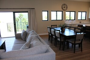 Smart TV, fireplace, video games, offices