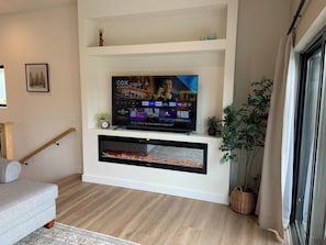 Smart TV, fireplace, video games, offices - New Constructed Home in Poway (Poway)