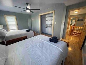 3 bedrooms, iron/ironing board, WiFi, bed sheets