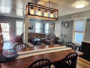 Dining - Big Deck Energy-1 block to Beach and Boardwalk (Atlantic City)