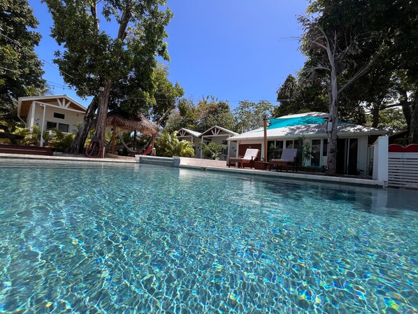 Pool - Brand New Fully Equipped Island Cabin (West Bay, Roatán)