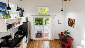 1 slaapkamer, een kluis op de kamer, een strijkplank/strijkijzer
