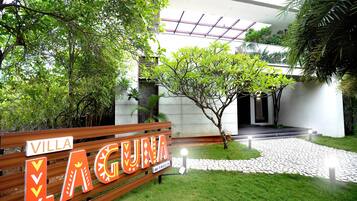 Bagian depan properti