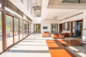 Televisión LED de 42 pulgadas con canales por cable