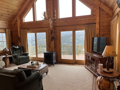 Log Cabin atop 6 private acres w/mountain views + sunsets & direct trail access