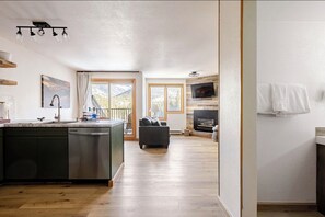 Interior - Ski-InSki-Out MountainView-Newly Remodeled 
Bldg. C UNIT #4013 (Winter Park)