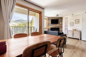 Interior - Ski-InSki-Out MountainView-Newly Remodeled 
Bldg. C UNIT #4013 (Winter Park)