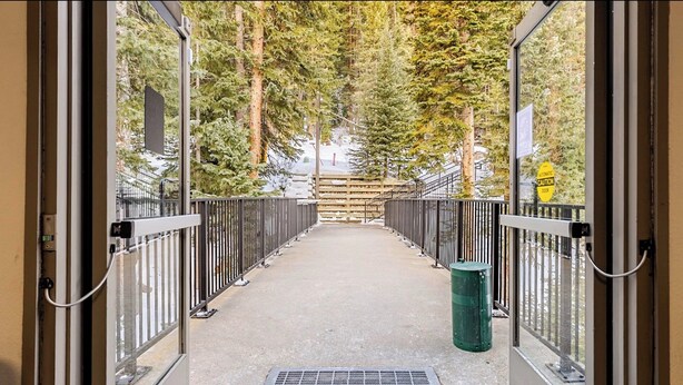 Property grounds - Pool Hot Tub Free Garage · Remodeled Studio (Winter Park)