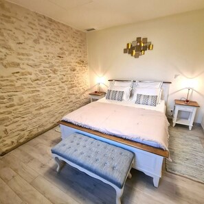 1 chambre, chambres insonorisées, fer et planche à repasser