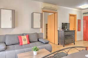 Télévision, table de tennis de table