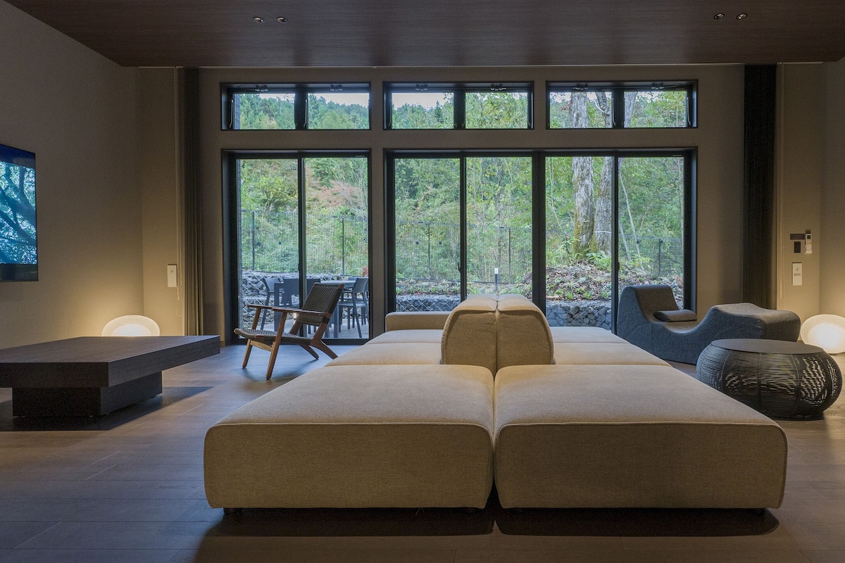 Deluxe Room (Type B) | Living area