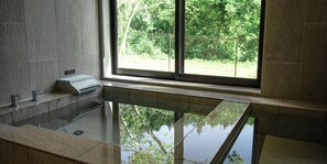 Banheira e chuveiro separados, banheiras de fontes termais