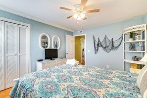 2 bedrooms, iron/ironing board, internet, bed sheets - Coastal Murrells Inlet Condo with Balcony! (Murrells Inlet)
