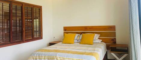 3 camere, una cassaforte in camera, una scrivania, ferro/asse da stiro