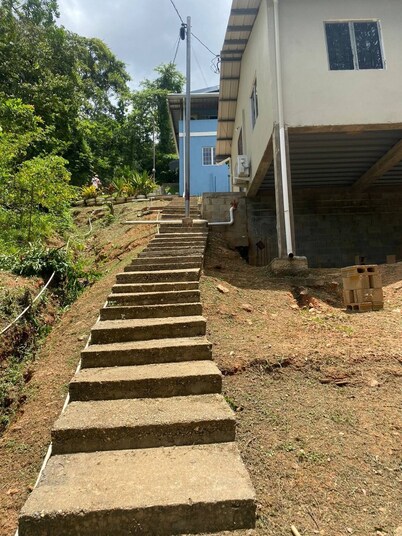 Home and Nature on Hill<br>